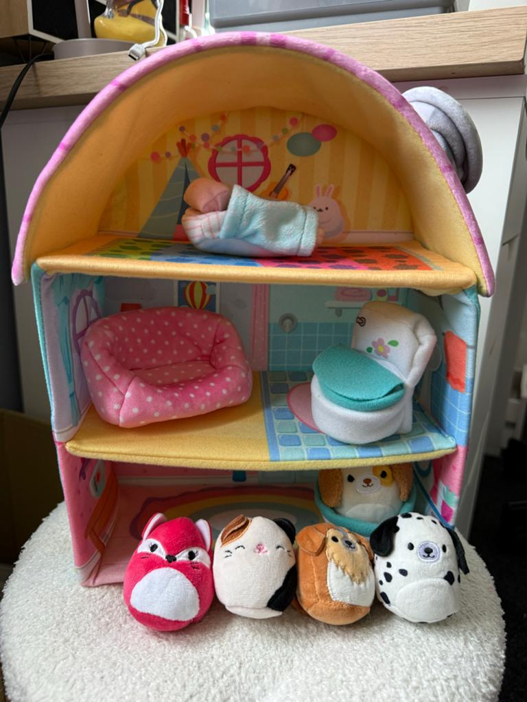 Schattig poppenhuis met knuffels, Ophalen of Verzenden, Gebruikt, Overige typen