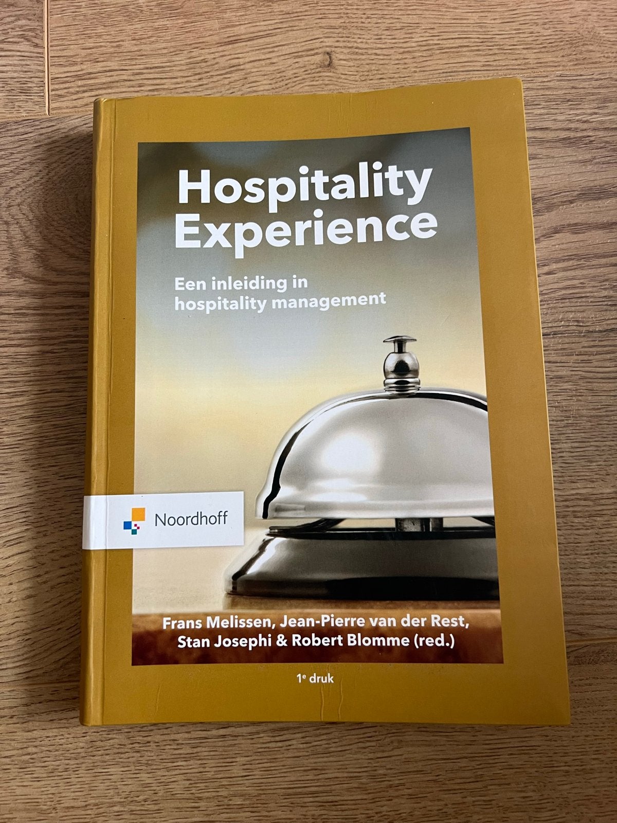 Hospitality Experience - Inleiding in hospitality management, Ophalen of Verzenden, Zo goed als nieuw, HBO