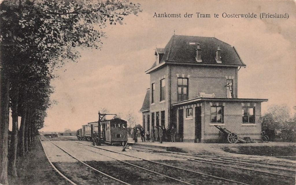 JP633 Oosterwolde Aank. stoomtram station Friesland ca.1915, Verzamelen, Ansichtkaarten | Nederland, Verzenden, Voor 1920, Gelopen