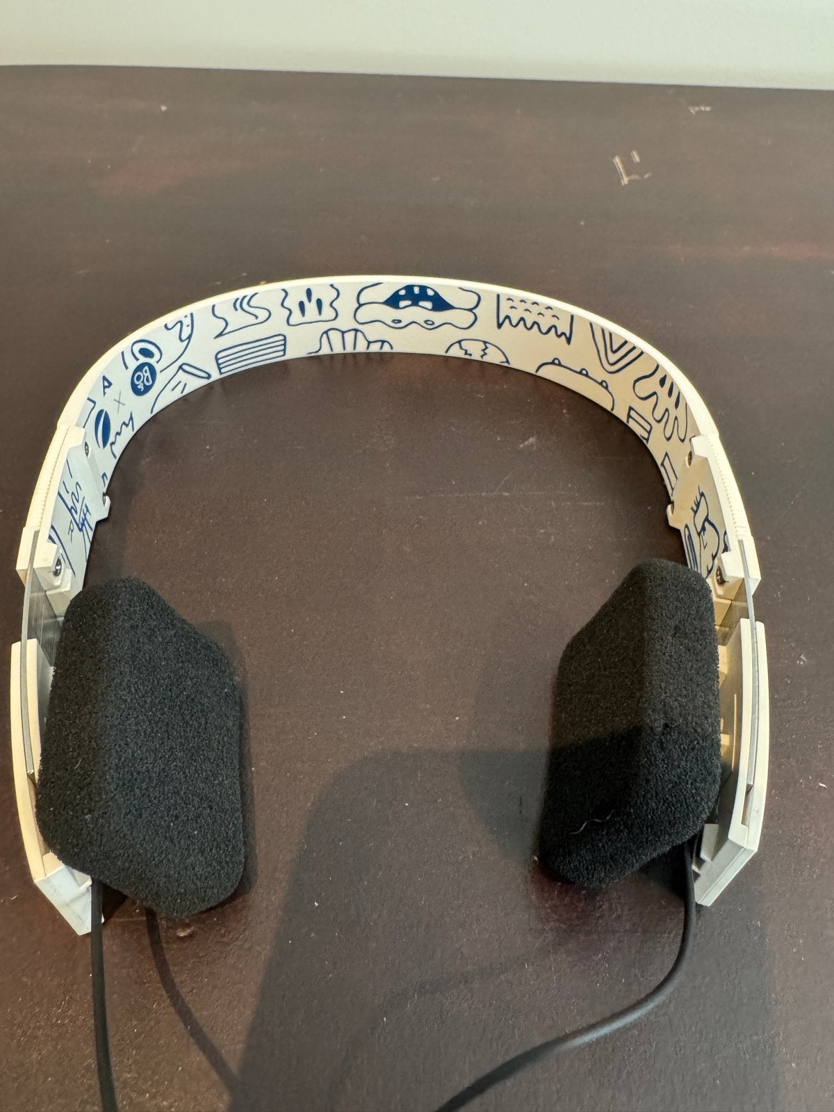 Bang & Olufsen BeoPlay H2 speciale uitvoering pepsi, Gebruikt, On-ear, Ophalen of Verzenden, Bang & Olufsen