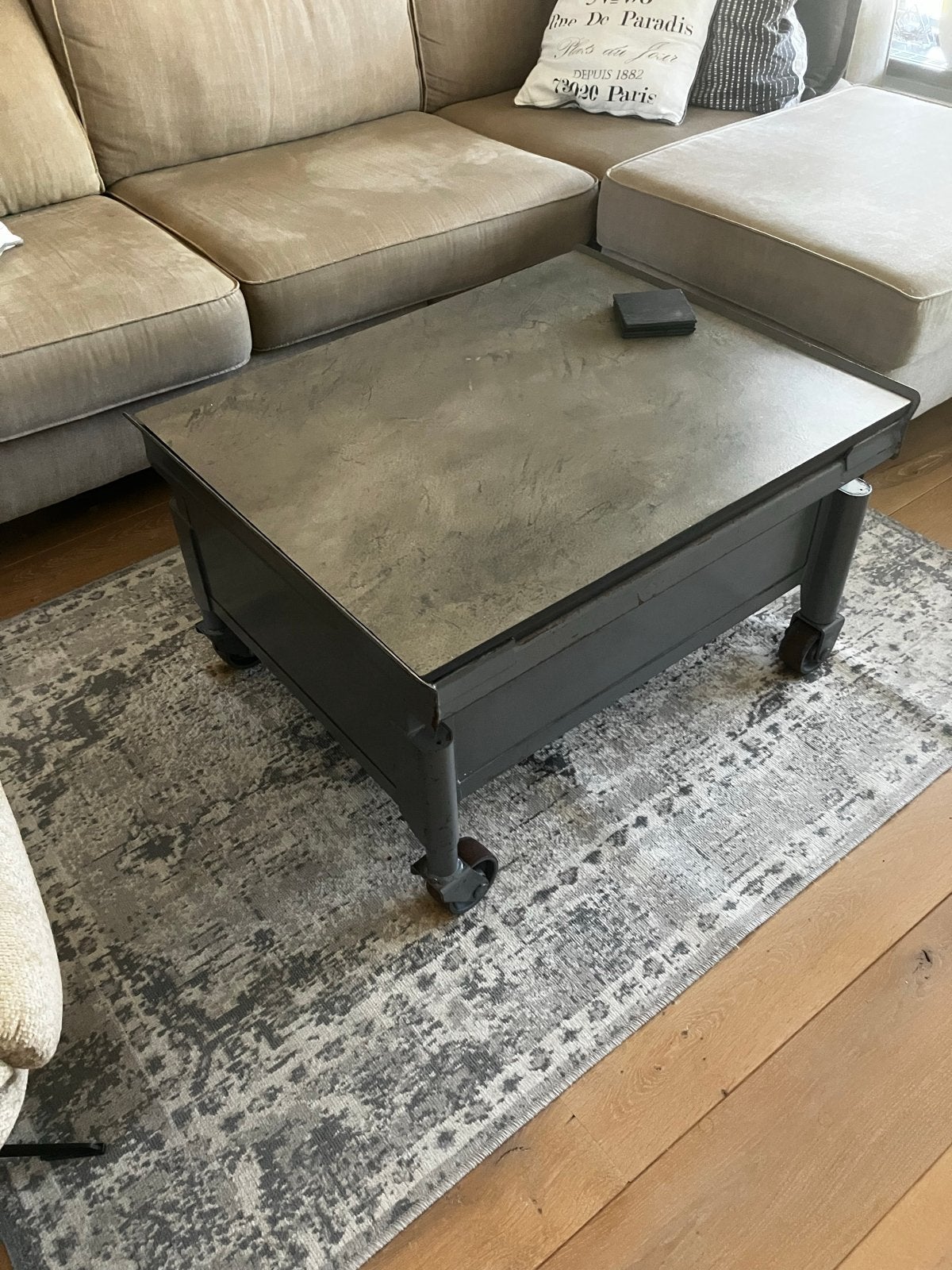 Industriële salontafel van oude transportkar, Huis en Inrichting, Tafels | Salontafels, Ophalen, Overige materialen, Gebruikt