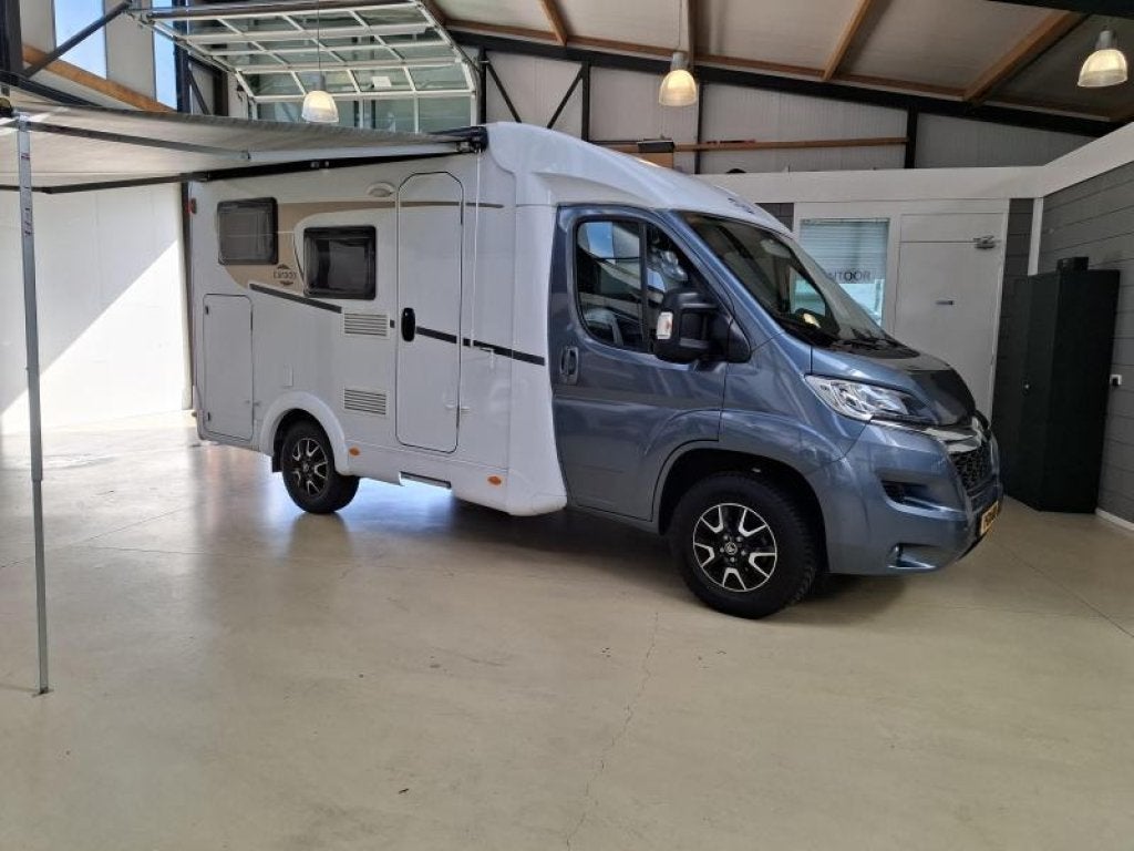 2019 Hymer Carado 600 160PK Dwarsbed Topindeling 37781KM, Luifel, Ringverwarming, Koelkast, Bedrijf