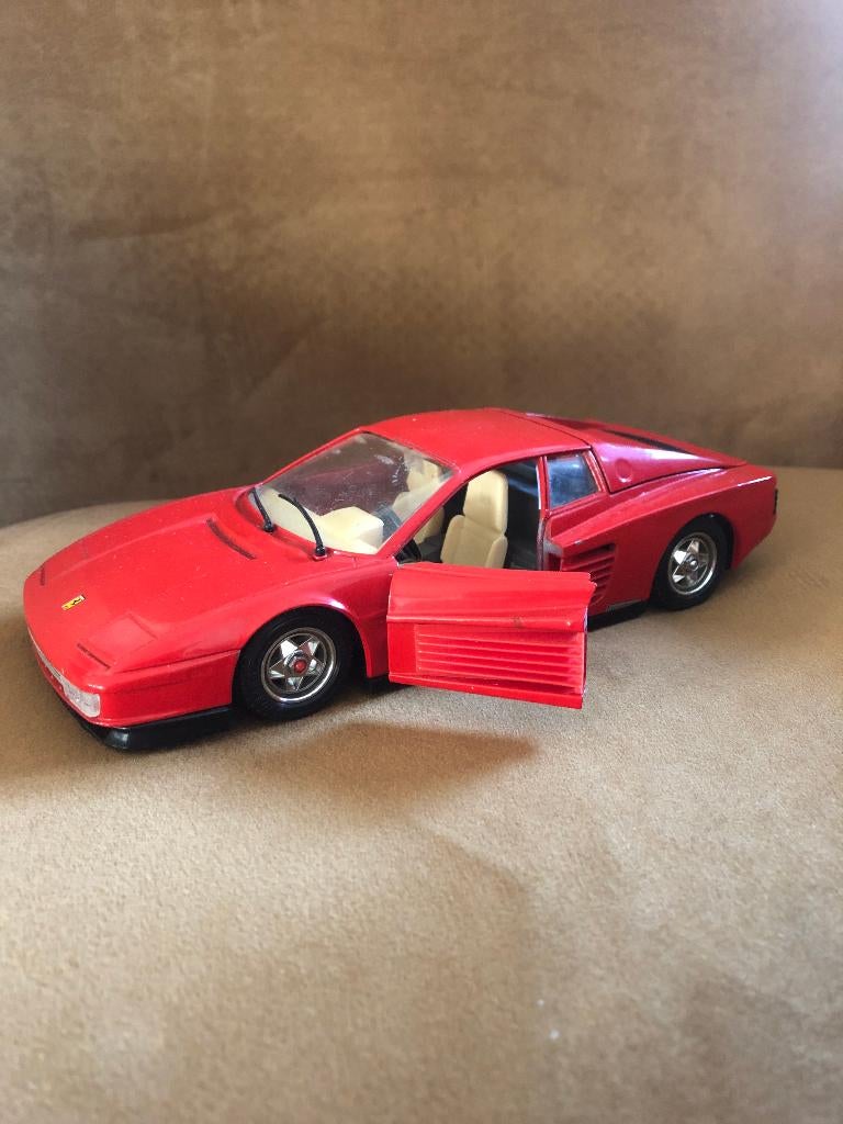 Ferrari Testarossa 1984 Schaal 1:24 Merk: Bburago – rood, Hobby en Vrije tijd, Modelauto's | 1:24, Ophalen of Verzenden, Zo goed als nieuw