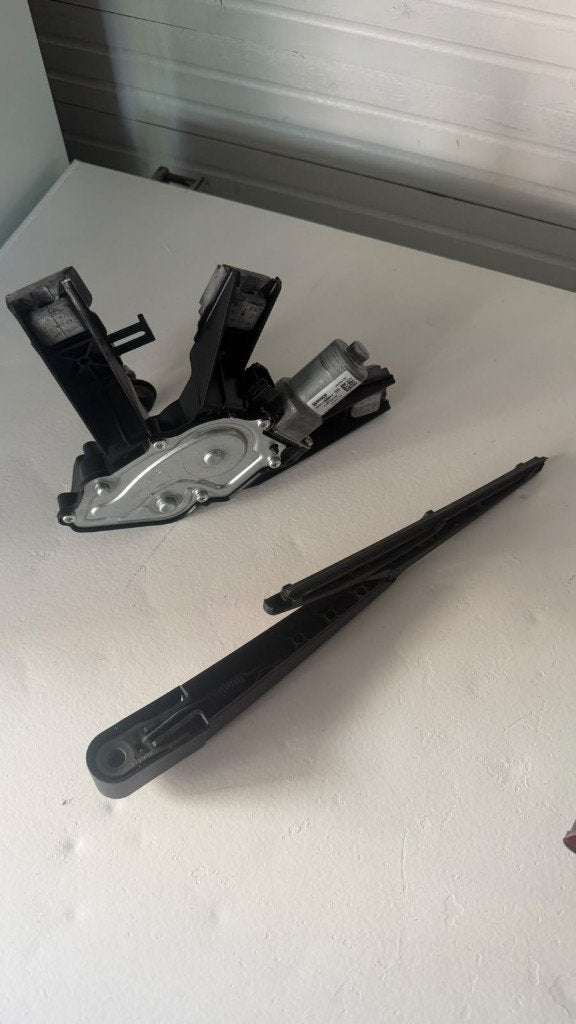 Peugeot 308 T9 achterruitenwisser motor + wisserarm 2014, Ophalen, Gebruikt, Peugeot
