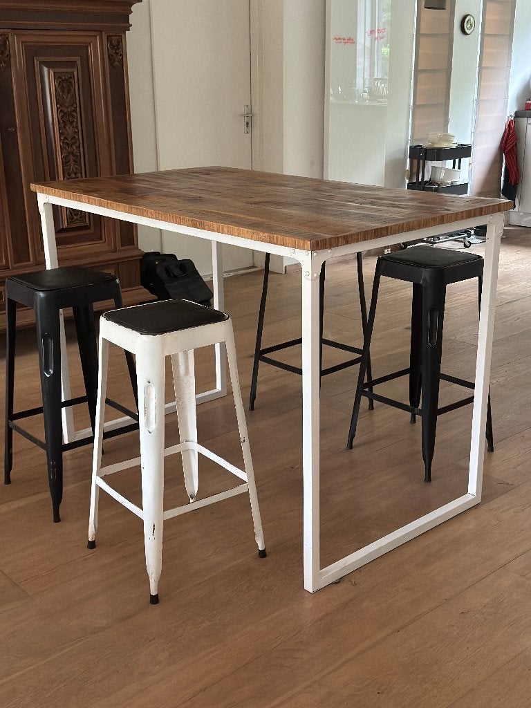 Bartafel met (mango?)houten blad en metalen onderstel, Ophalen, Gebruikt, Inclusief barstoelen