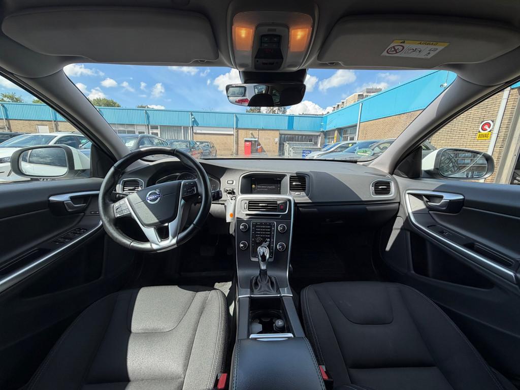 Volvo V60 1.5 T3 Kinetic|Trekhaak|Camera|Stoelverwarming, Auto's, Euro 6, 4 cilinders, Wit, Automatische klimaatregeling