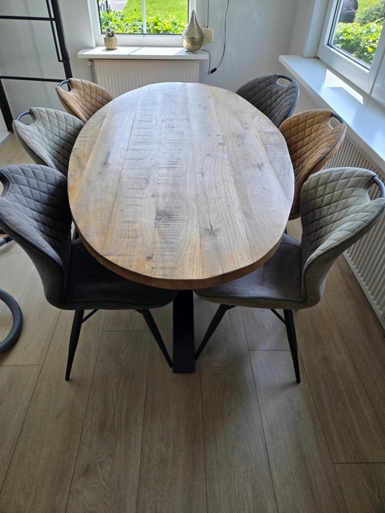 Ovale eettafel met houten blad en metalen poot, Huis en Inrichting, Gebruikt, 100 tot 150 cm, 150 tot 200 cm, Industrieel, Robuust