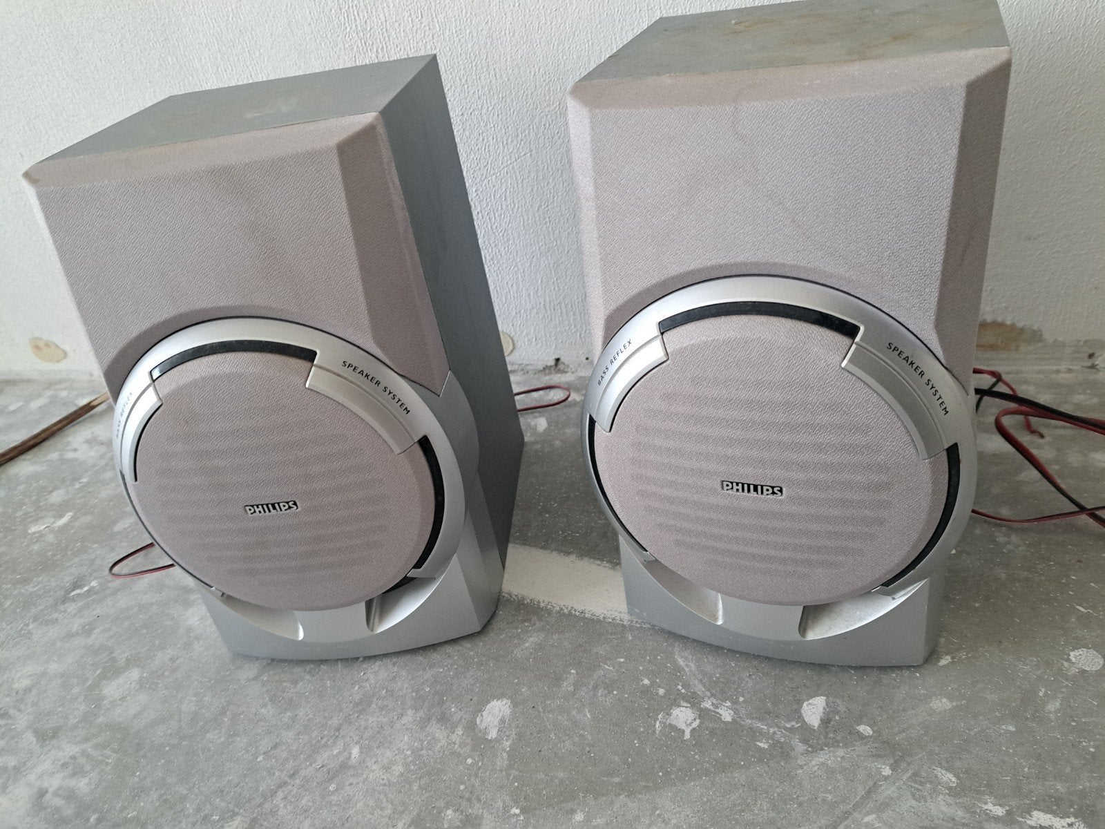 Philips 2 grote grijs/ zilver luidsprekers, Ophalen of Verzenden, Minder dan 60 watt, Philips