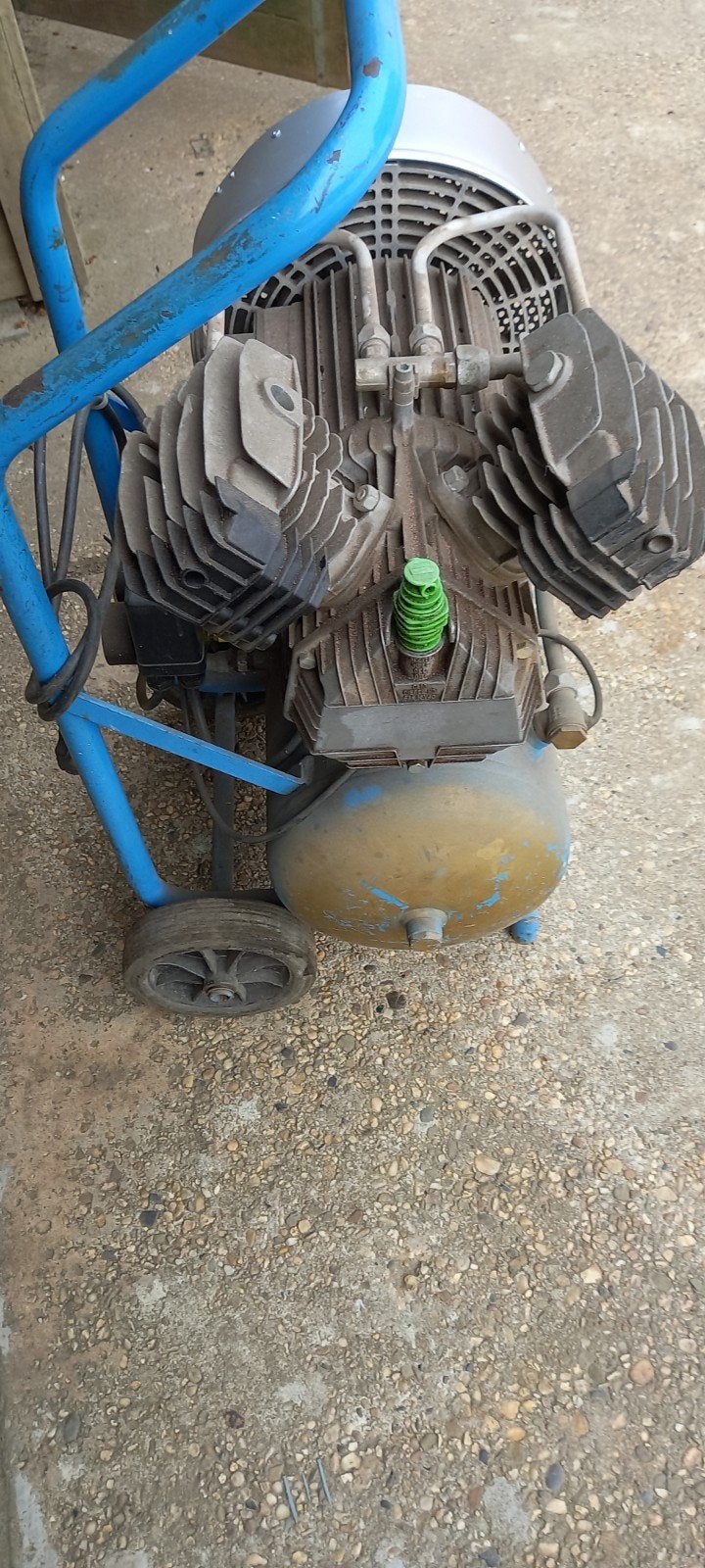 Robuuste mobiele compressor op wielen, Gebruikt, 6 tot 10 bar, Ophalen of Verzenden, 25 tot 100 liter