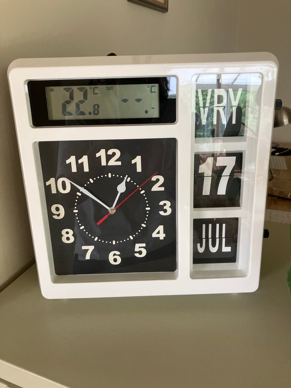 Flipklok met analoge tijd, dag, datum en temperatuur, Ophalen, Gebruikt, Wit, Analoog en Digitaal