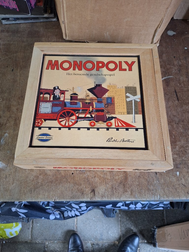 Limited edition houten Monopoly bordspel in mooie staat, Ophalen of Verzenden, Gebruikt