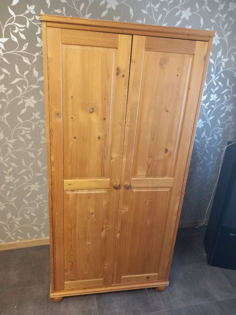 2 deurs grenen/vuren kast, Ophalen, Gebruikt, Tijdloos