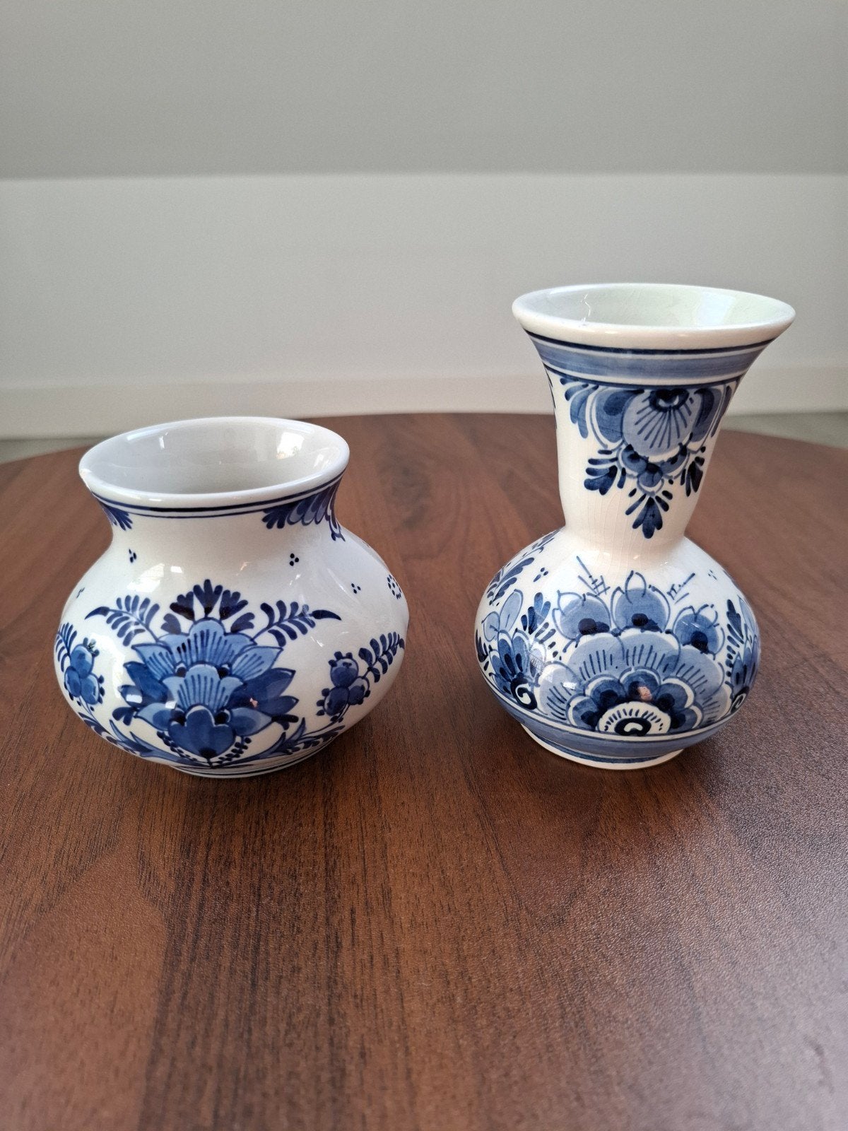 Set van 2 handgeschilderde Delfts blauwe vazen, Antiek en Kunst, Ophalen of Verzenden