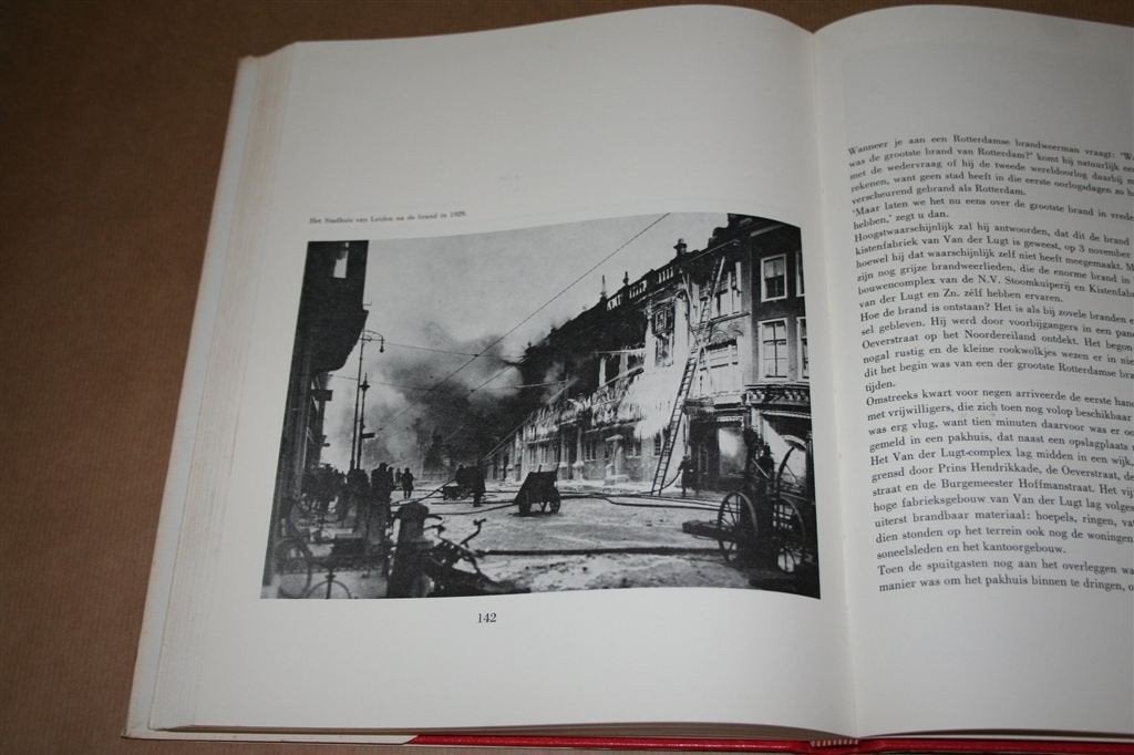 In vuur & vlam — Beeldrijke geschiedenis van brandweer, Ophalen of Verzenden, Gelezen