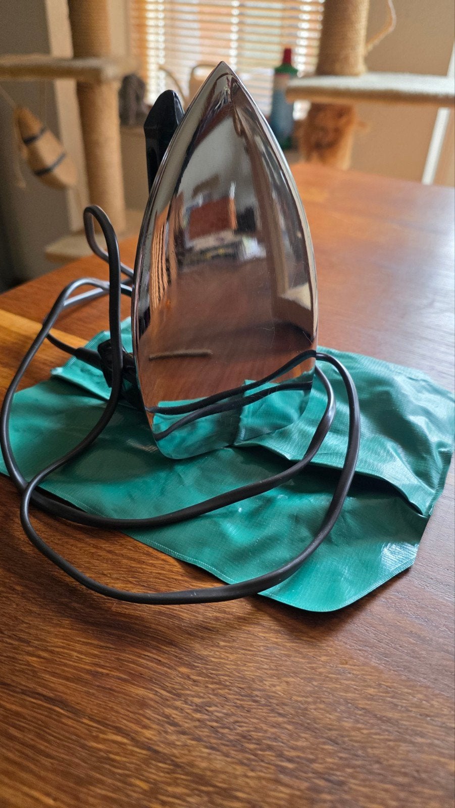 Prachtig Vintage Reisstrijkijzer (Hapó Travel Iron), Ophalen of Verzenden, Gebruikt, Strijkijzer met snoer
