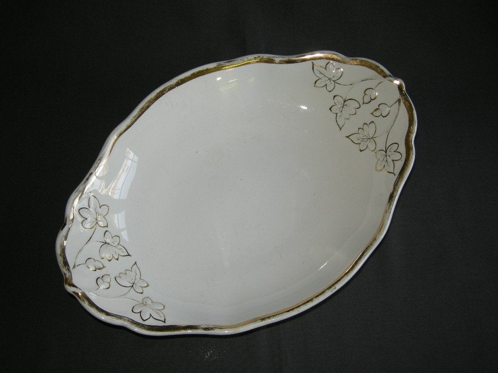 Petrus Regout wit met goud broodschaal, Ophalen of Verzenden