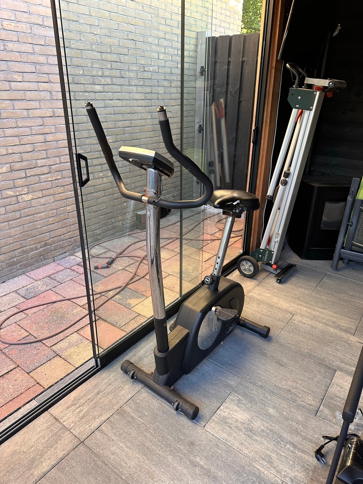 MPF Zwarte Hometrainer met Display en Hartslagmeter, Ophalen, Gebruikt, Metaal, Benen