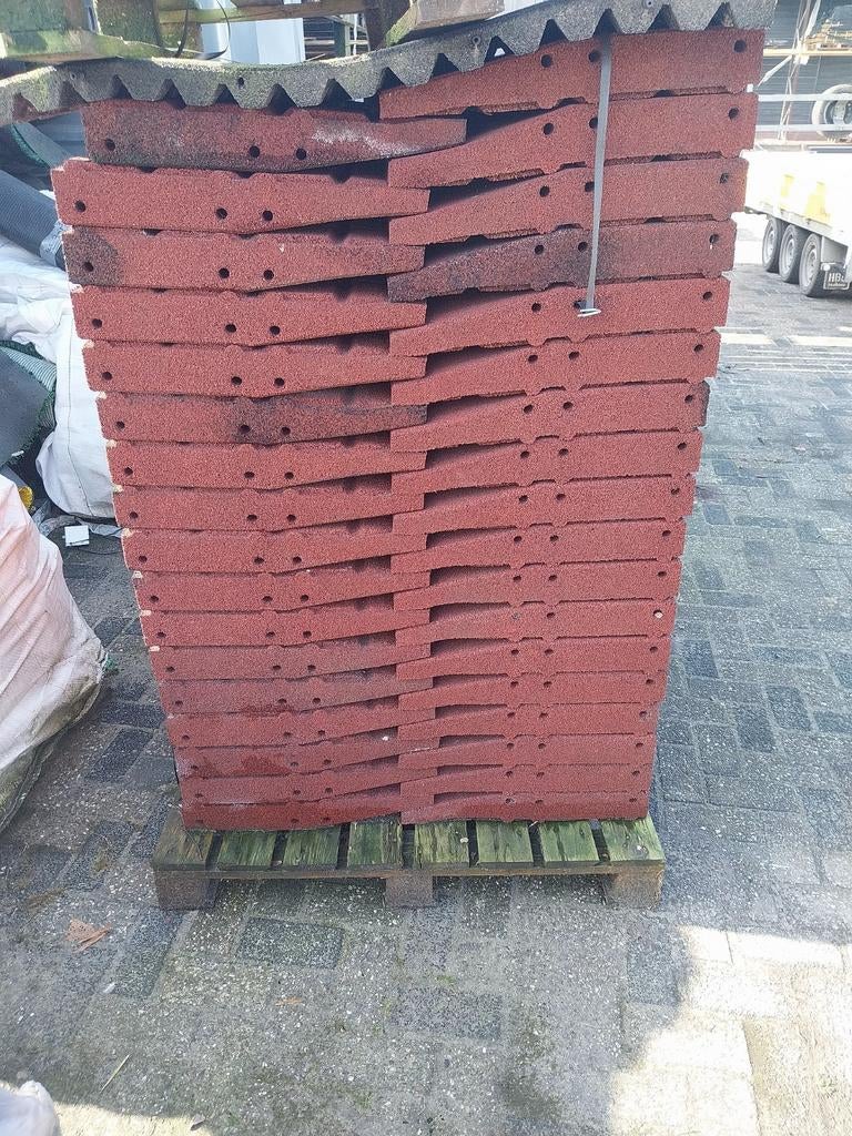 Rubber tegels schuin oplopend 50x50 cm, Ophalen, Gebruikt