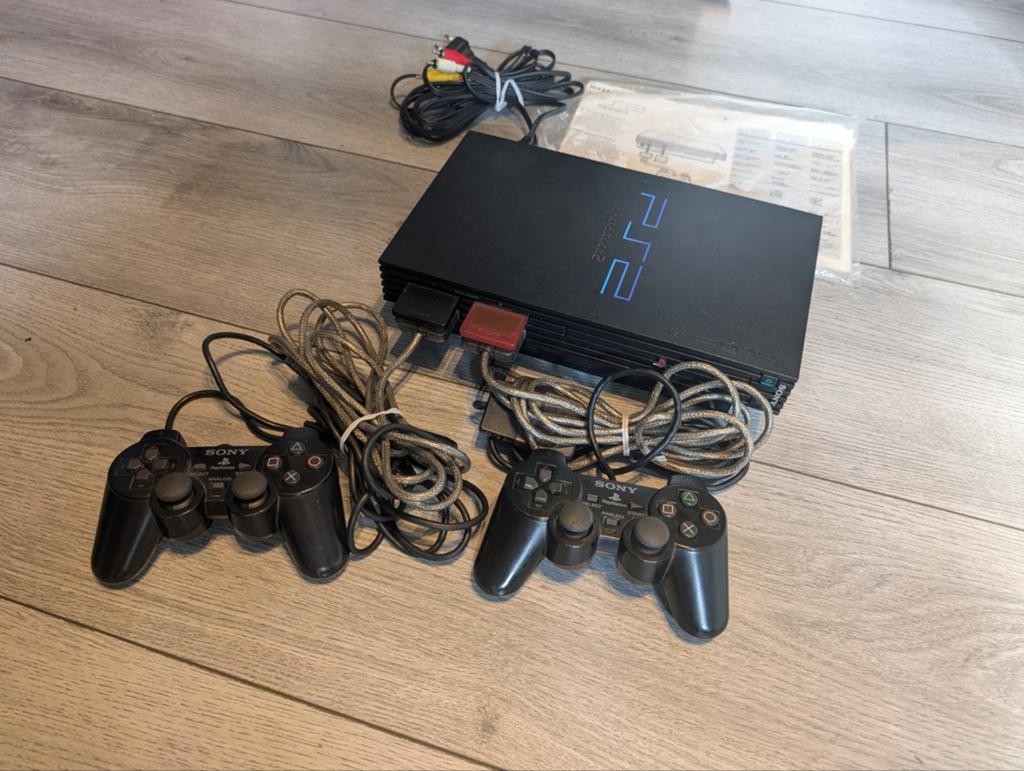 PlayStation 2 Phat Mega pakket met 100 spellen, Spelcomputers en Games, Spelcomputers | Sony PlayStation 2, Gebruikt, Met 2 controllers
