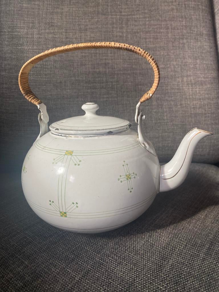 Antieke emaille theepot met riet/ houten hengsel, Ophalen of Verzenden