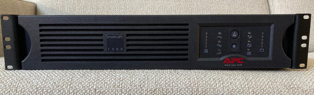 APC Smart-UPS 1500 inclusief netwerkkaart en rackmount kit, Computers en Software, Ophalen of Verzenden, Gebruikt