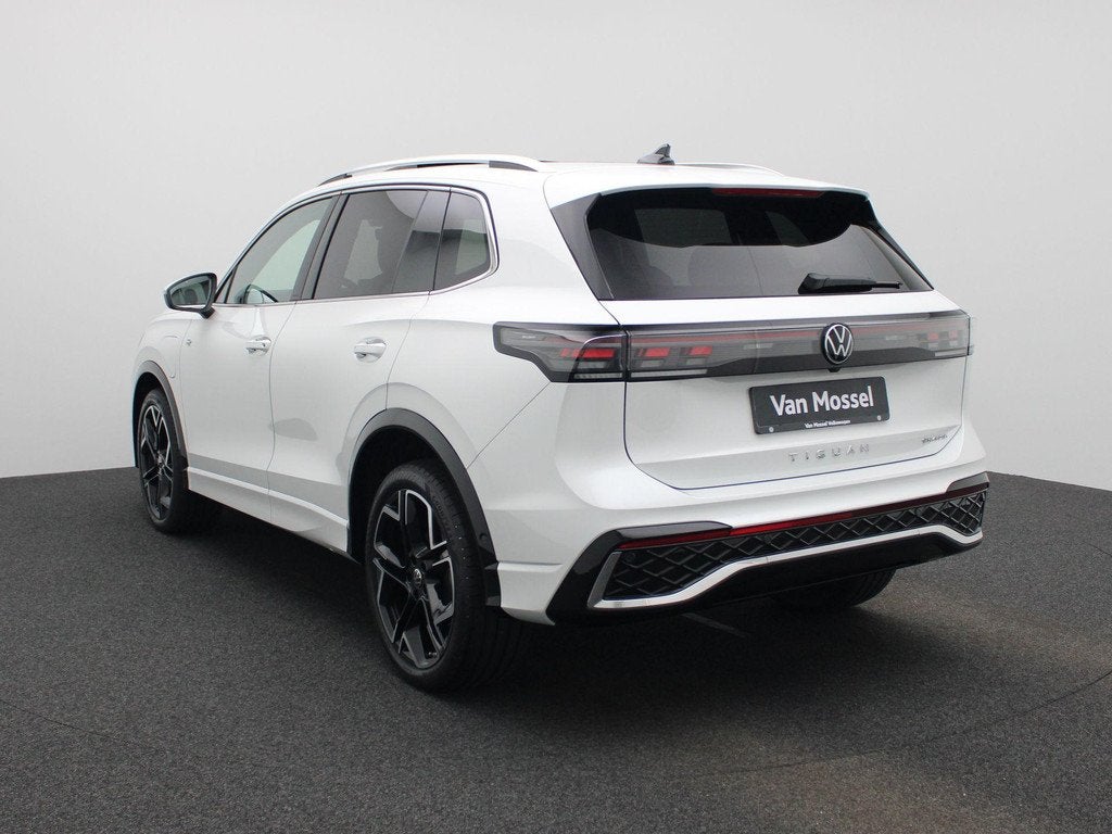Volkswagen Tiguan 1.5 eHybrid R-Line Edition 272 PK | Panora, Auto's, Volkswagen, 12 maanden, 4 cilinders, 150 min, Wit
