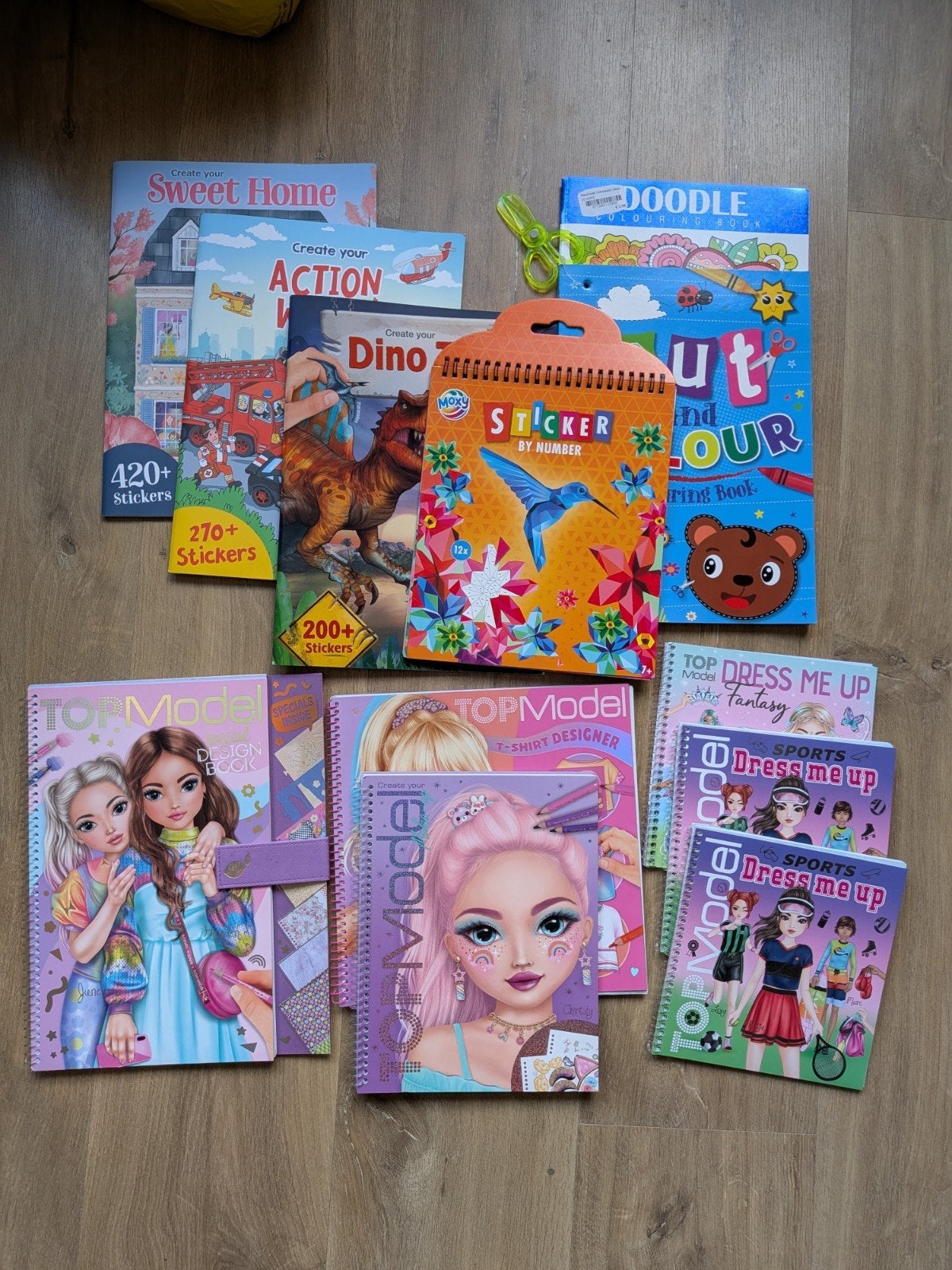 Nieuw;   knutsel- en stickerboeken (11 stuks), Hobby en Vrije tijd, Ophalen, Nieuw