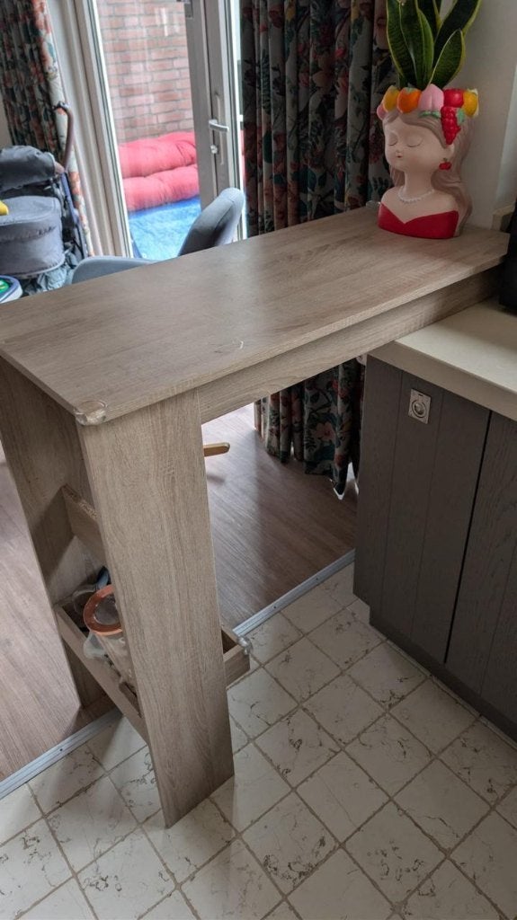 high chairs/bar table, Ophalen, In hoogte verstelbaar