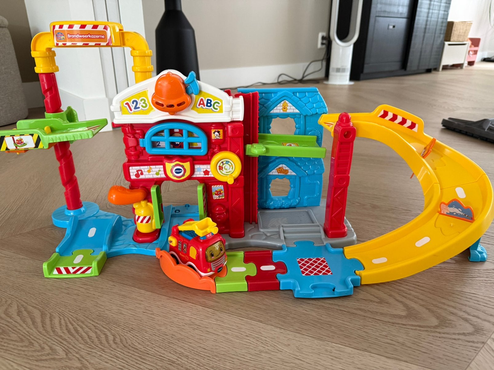 Vtech toet toet auto brandweerkazerne, Ophalen, Gebruikt, 2 tot 4 jaar