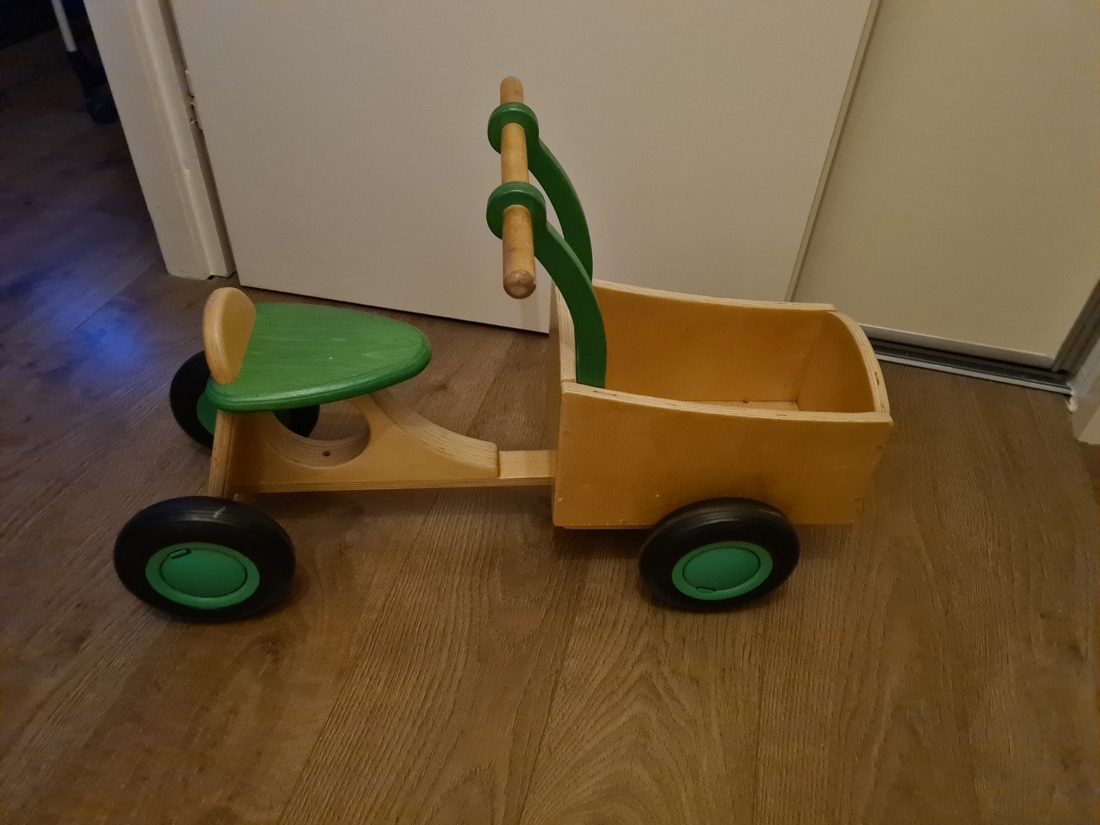 Houten loopfiets met bakje - Groen en naturel, Ophalen, Gebruikt, Loopfiets