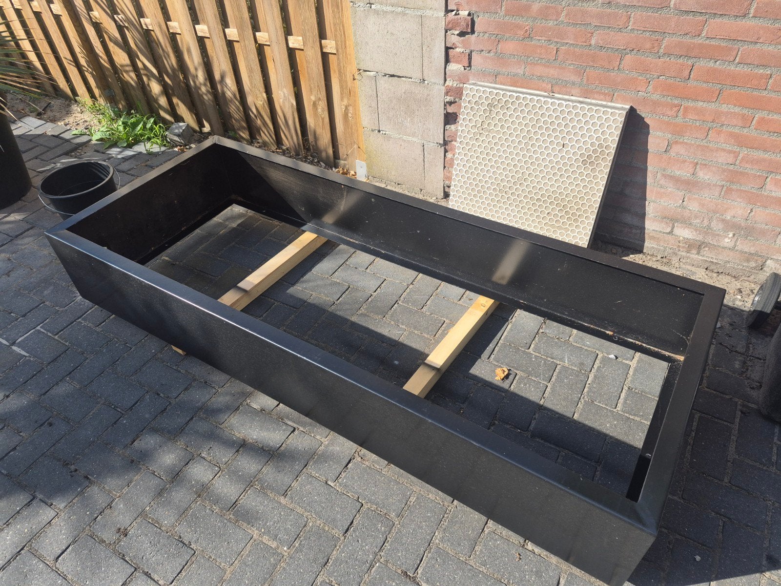 Grote zwarte plantenbak/houtsokkel voor tuin of balkon, Ophalen, Overige materialen, Gebruikt, 100 cm of meer