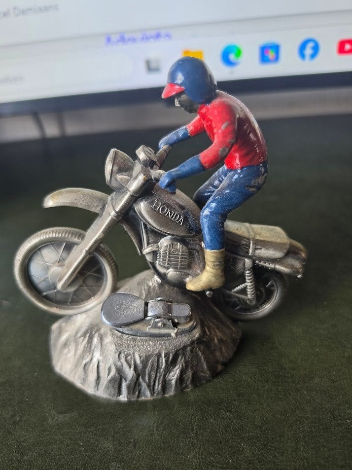 zwaar metalen model van een trialmotor Honda 250XL in actie, Hobby en Vrije tijd, Modelauto's | 1:5 tot 1:12, Ophalen of Verzenden