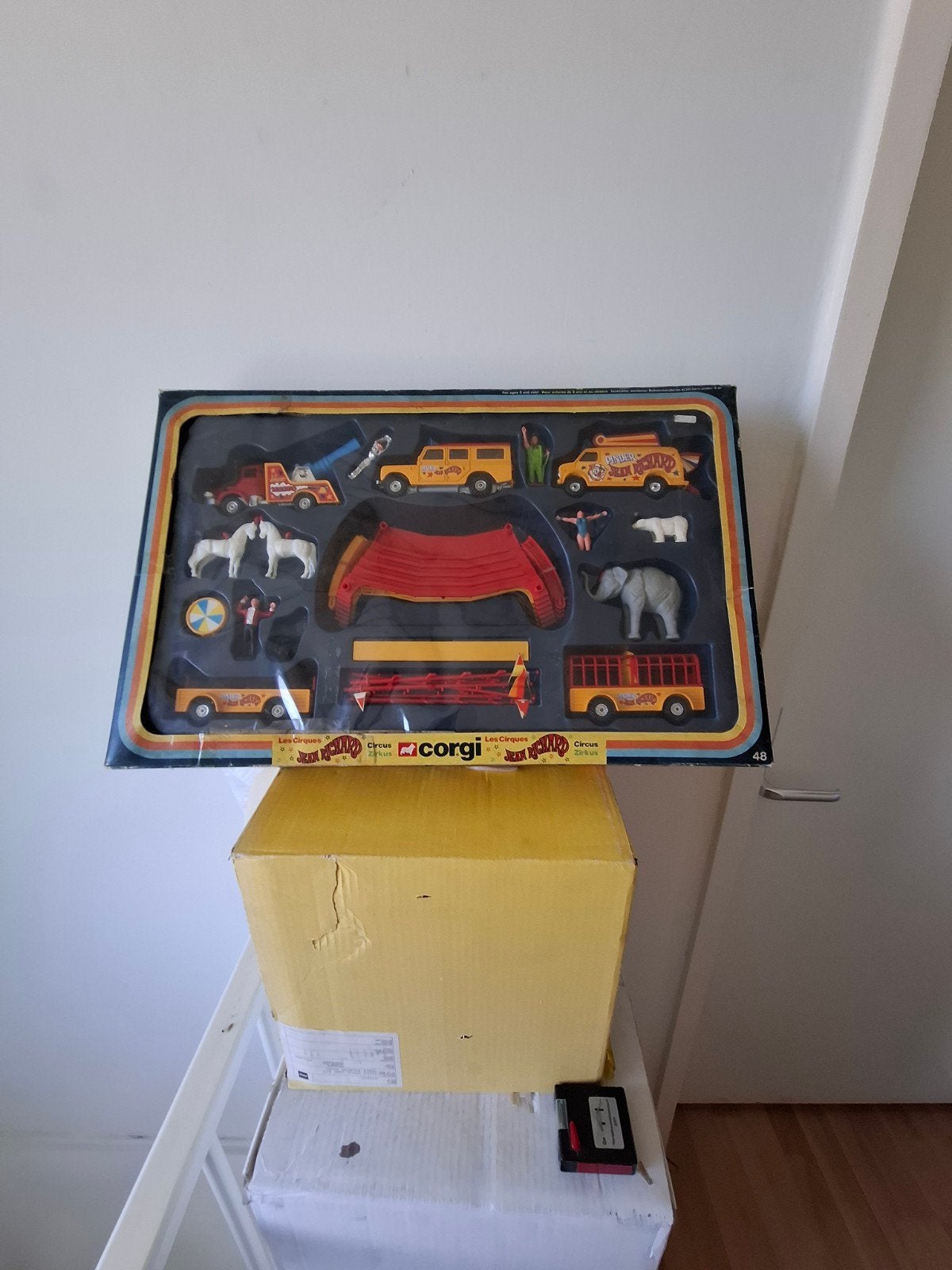 corgi toys Giftset Circus Jean Richard in OVP zie de foto's, Hobby en Vrije tijd, Modelauto's | 1:43, Ophalen of Verzenden, Gebruikt