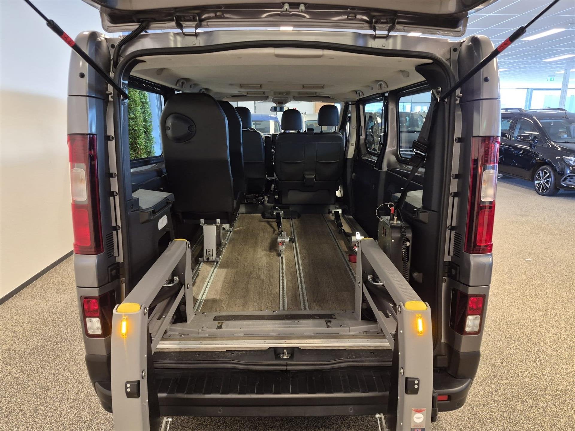 Renault Trafic L2H1 Rolstoelbus Groepsvervoer 5+2, 13 km/l, Stof, Gebruikt, Euro 6