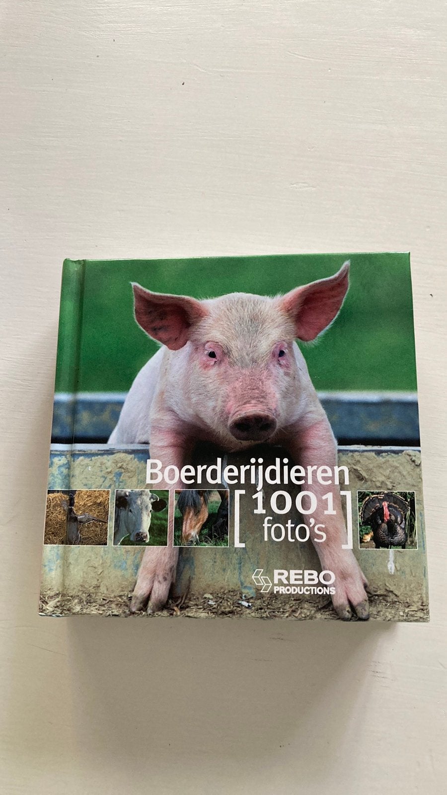 1001 foto's  boerderijdieren en 1001 fotos De Aarde REBO, Ophalen of Verzenden, Zo goed als nieuw, Overige diersoorten