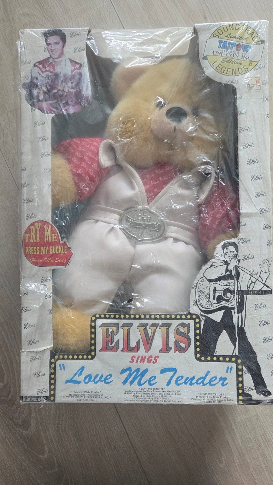 Elvis Presley Zingende Teddybeer "Love Me Tender", Verzamelen, Poppen, Nieuw, Overige typen, Ophalen of Verzenden
