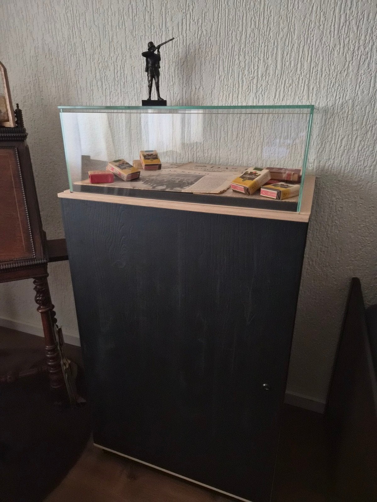 Vitrine voor militaria, Ophalen, Nederland