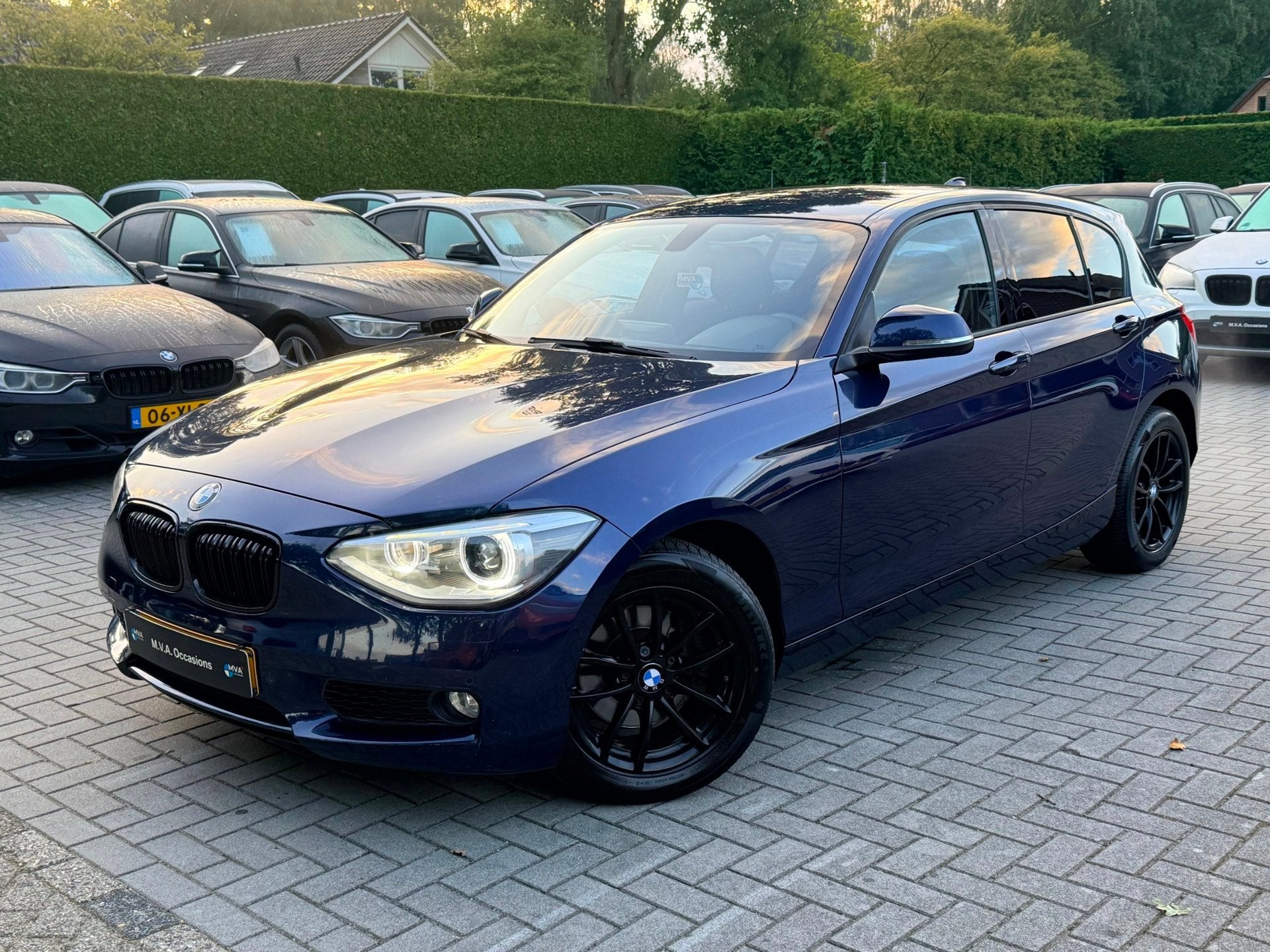 BMW 1-serie 118i Executive|Nieuwe Ketting + Klepseals|Carpla, Auto's, Gebruikt, 4 cilinders, Blauw, Origineel Nederlands