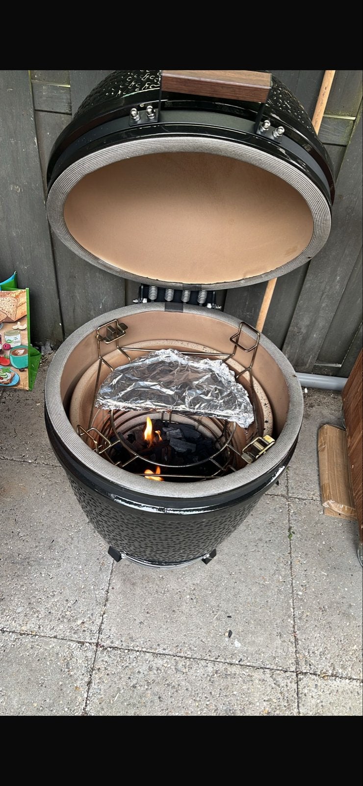 Kamado The bastard large BBQ 2025., Ophalen, Zo goed als nieuw