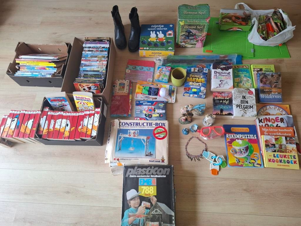 Boeken, speelgoed beeldjes opruiming, Diversen, Rommelmarktspullen, Nieuw, Ophalen