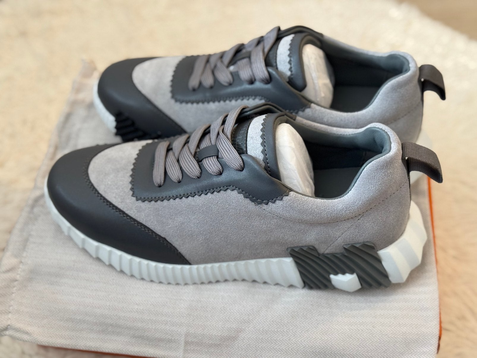 Hermés bouncing grijs, Kleding | Heren, Schoenen, Overige kleuren, Nieuw, Ophalen of Verzenden, Sneakers of Gympen