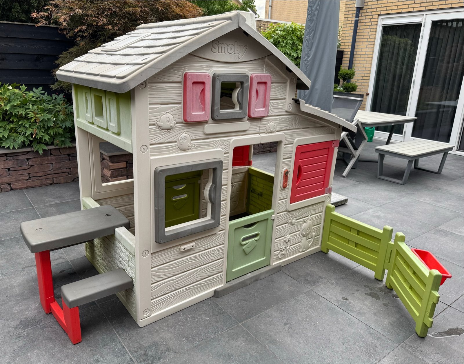 Smoby Speelhuisje met picknicktafel en hekje, Ophalen, Gebruikt, Kunststof