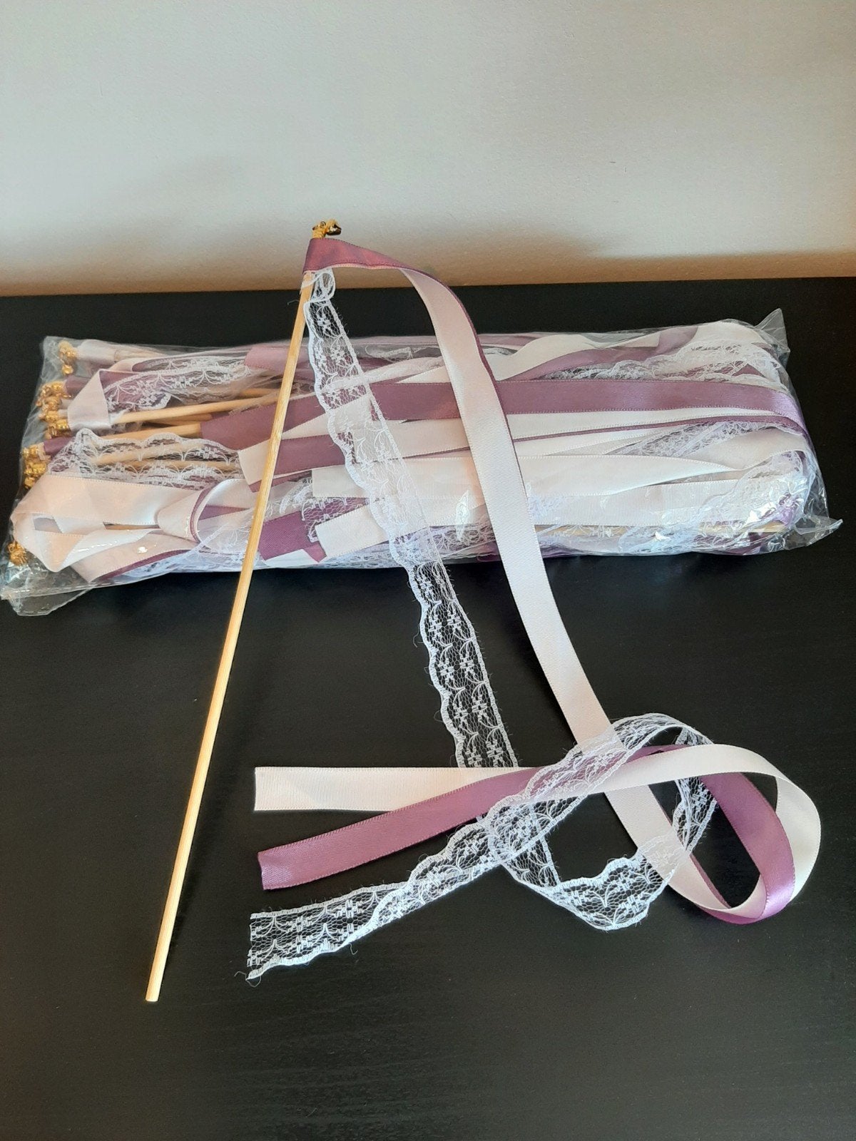 Bruiloft lintstokjes / feeststokjes met belletje NIEUW, Ophalen of Verzenden, Nieuw, Versiering, Geboorte of Huwelijk