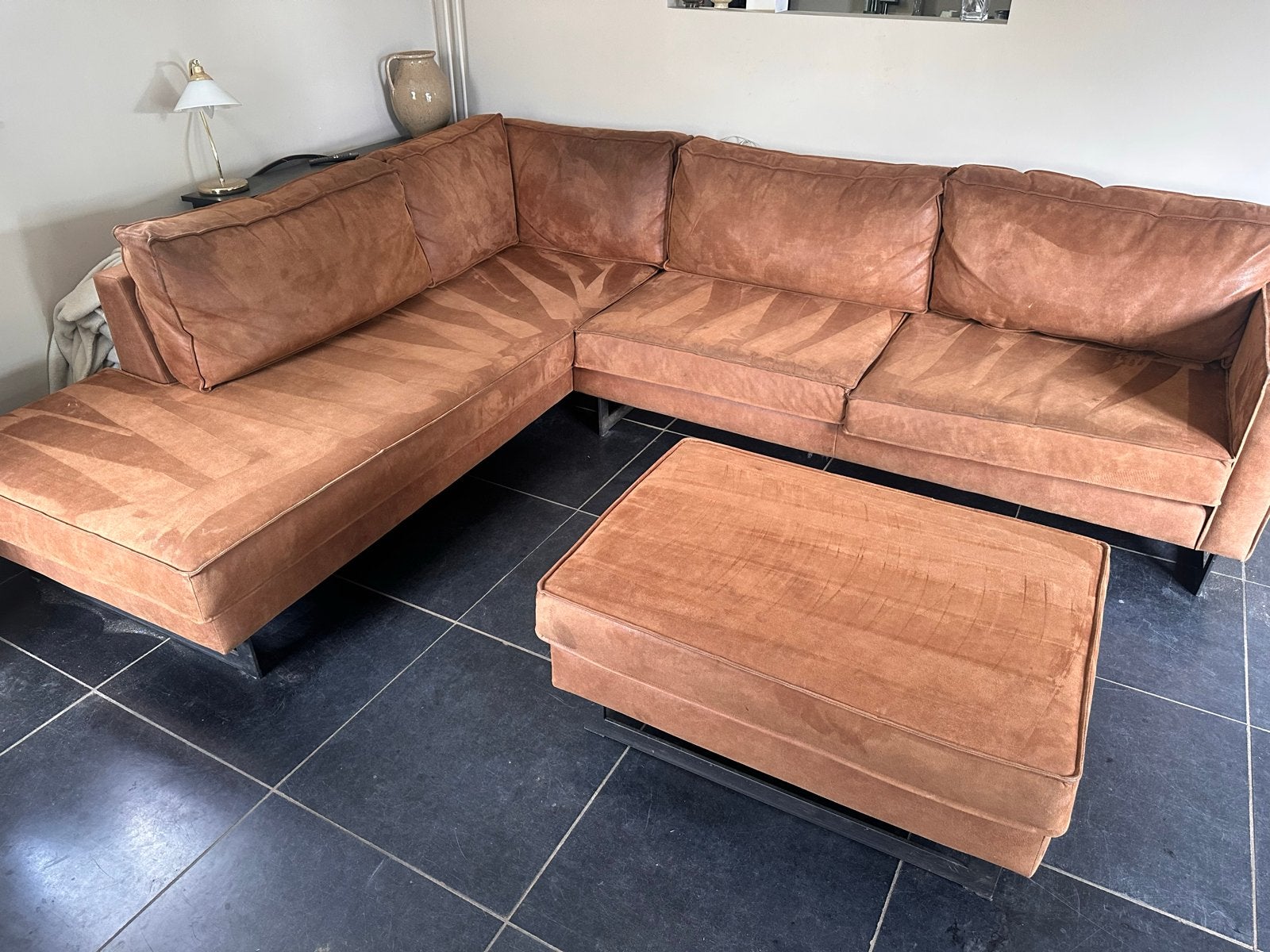 Cognac hoekbank met  poef, Ophalen, 250 tot 300 cm, Gebruikt, 100 tot 125 cm
