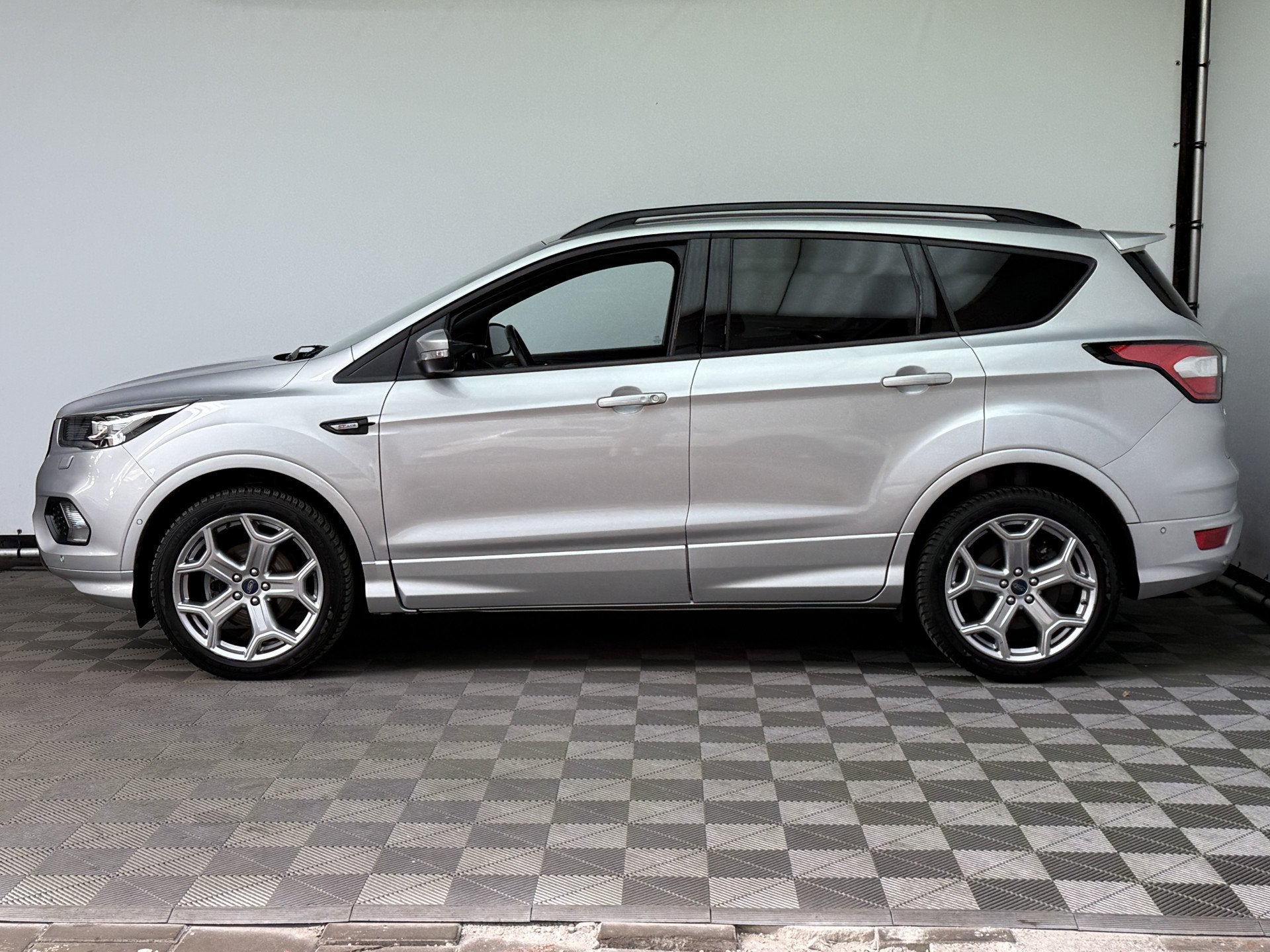 Ford Kuga 1.5 EcoBoost ST Line Zeer Compleet (bj 2018), Auto's, 4 cilinders, Bedrijf, Handgeschakeld, Automatische klimaatregeling