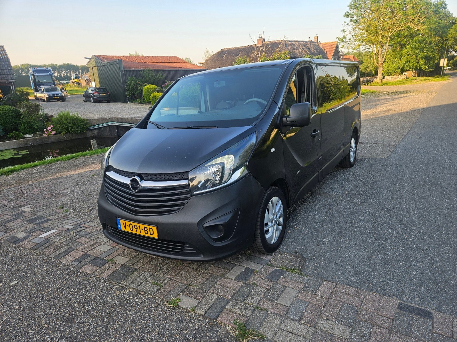 Opel Vivaro 1.6 D 70KW 2016, Auto's, Voorwielaandrijving, Zwart, Zwart, Bedrijf
