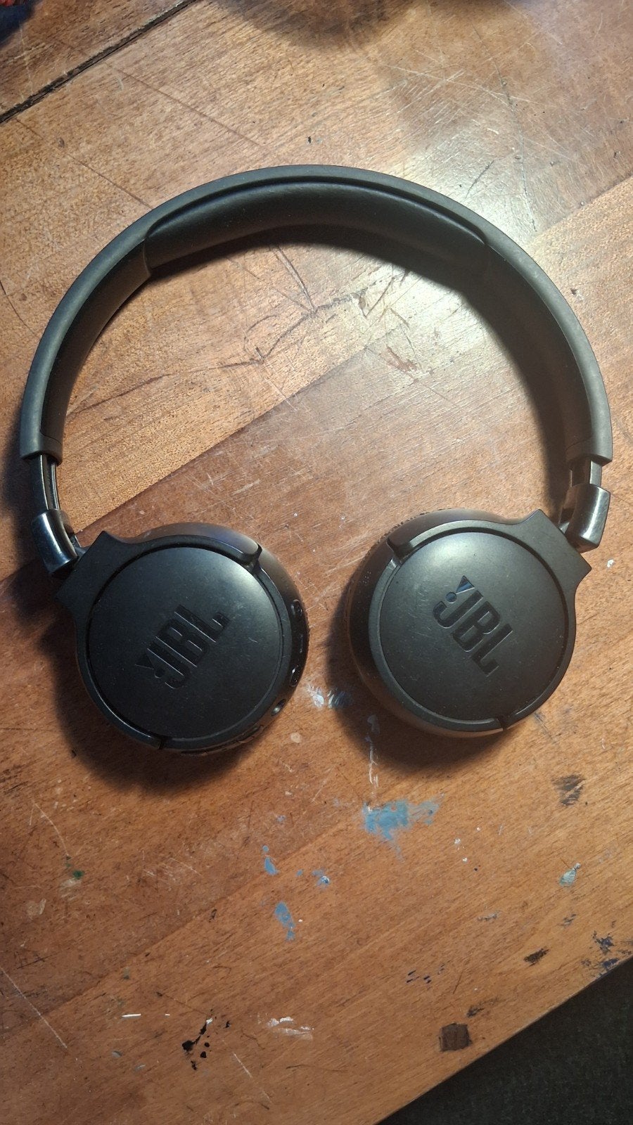 JBL koptelefoon (laadt niet op) - voor onderdelen/reparatie, Audio, Tv en Foto, Koptelefoons, JBL, Ophalen of Verzenden, Draadloos