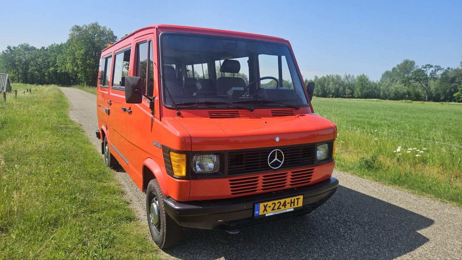 Mercedes 207 Diesel 1983 Rood 9-Persoons Oldtimer TOP Staat, Auto's, Overige modellen, 23 km/l, 9 stoelen, Particulier