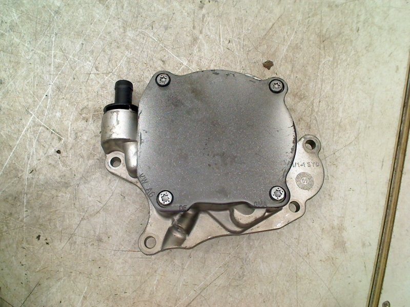 Vacuumpomp Volkswagen Polo V (6R) 2011 03L145207, Gebruikt, Volkswagen, Volkswagen AG, Kundenbetreuung@volkswagen.de