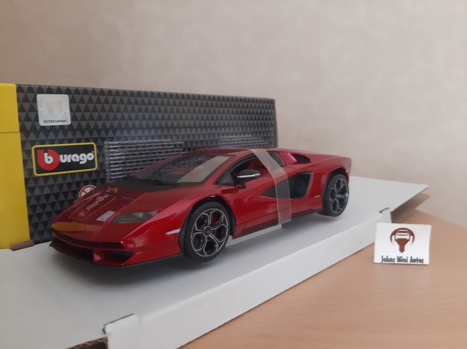 Lamborghini Countach LPI 800-4 Rood Metallic - Bburago 1:24